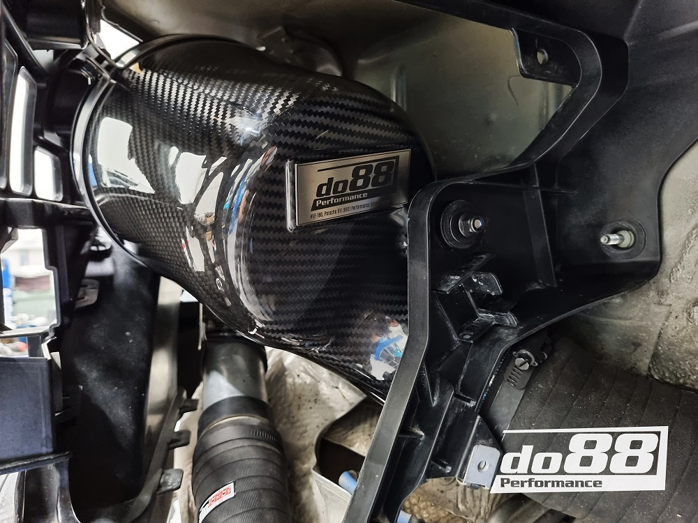 Porsche 911 Carrera (992) Induction system